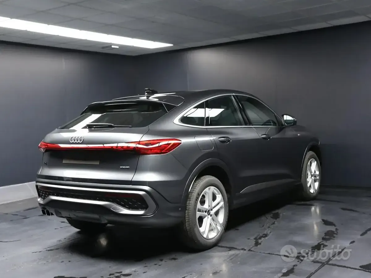Nuova Audi Q5 Sportback Ambiente 204 CV (150 kW) 2025 Grigio SUV