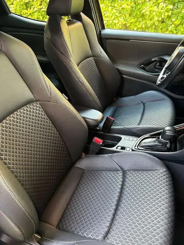 Usata Toyota Yaris Hybrid Lounge 92 CV (67 kW) 2021 Berlina
