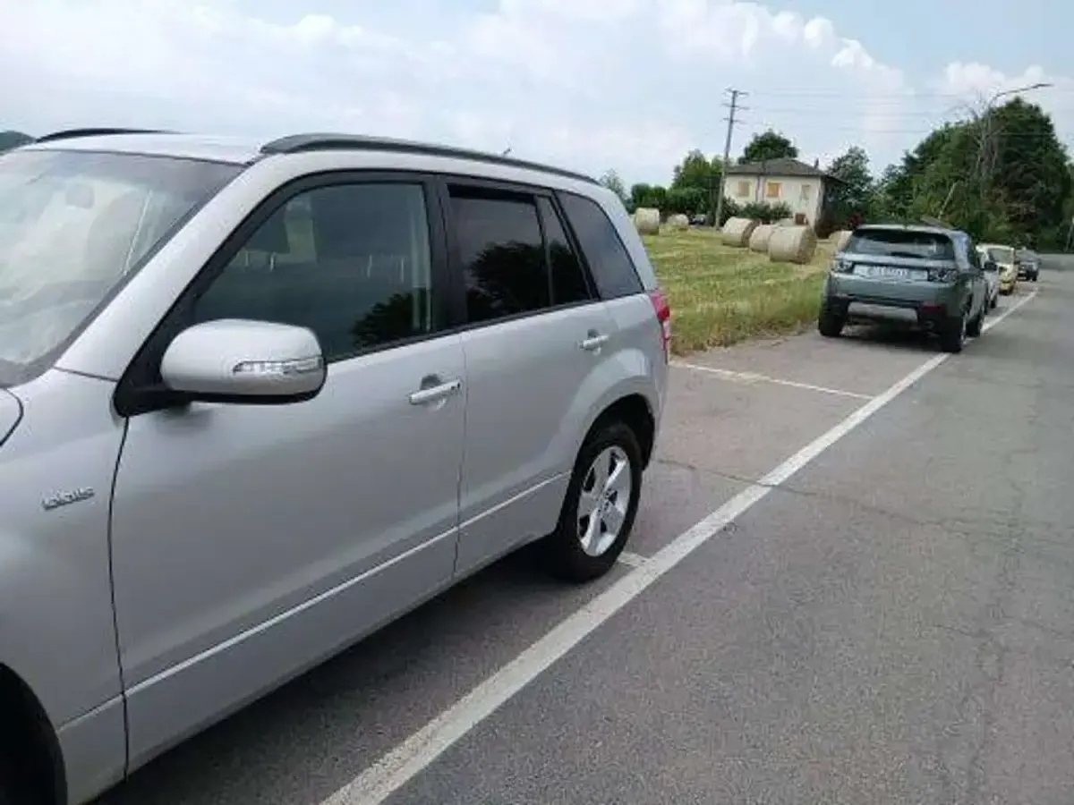 Usata Suzuki Grand Vitara 129 CV (94 kW) 2010 Argento SUV