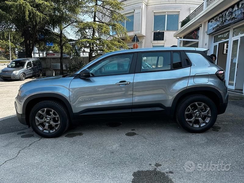 Usata Jeep Avenger Longitude 101 CV (74 kW) 2024 Grigio SUV