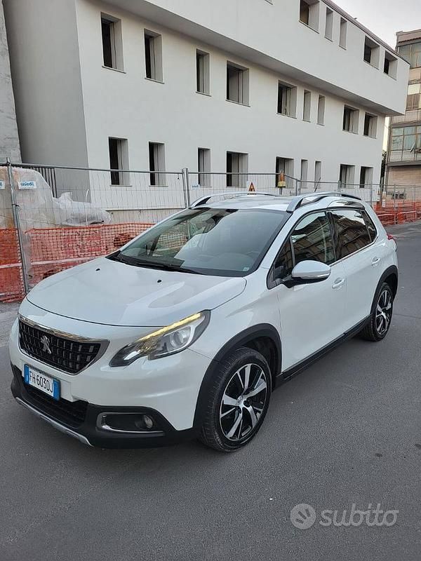 Usata Peugeot 2008 Allure 100 CV (73 kW) 2017 Bianco SUV