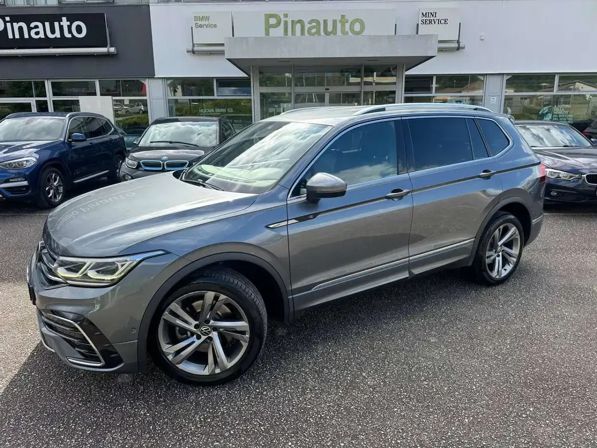 Usata VW Tiguan R-line 200 CV (147 kW) 2022 Grigio SUV