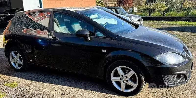Usata Seat Leon Style 102 CV (75 kW) 2010 Nero Utilitaria
