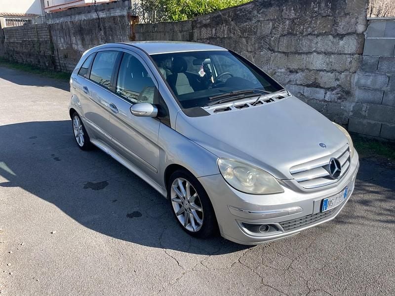 Usata Mercedes B180 108 CV (79 kW) 2008 Argento Monovolume