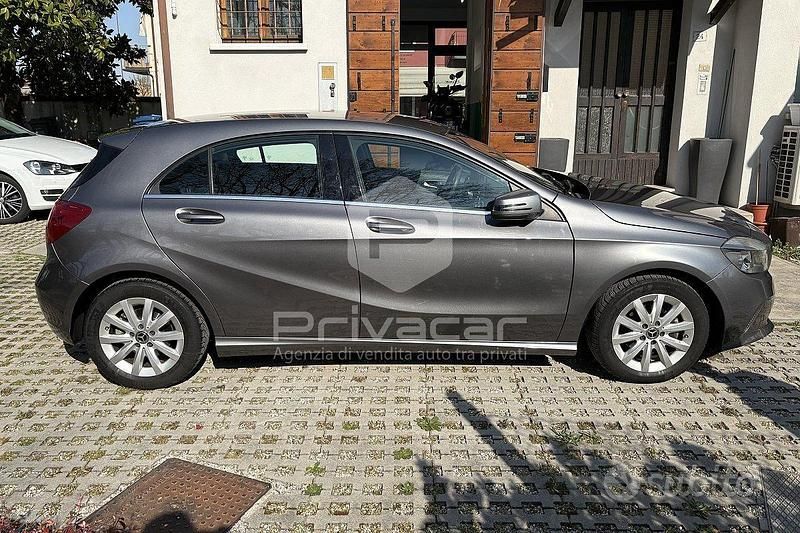 Usata Mercedes A180 Executive 109 CV (80 kW) 2017 Grigio Utilitaria