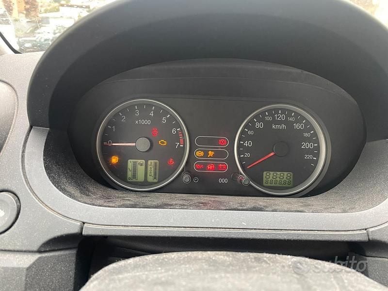 Usata Ford Fiesta 75 CV (55 kW) 2004 Berlina