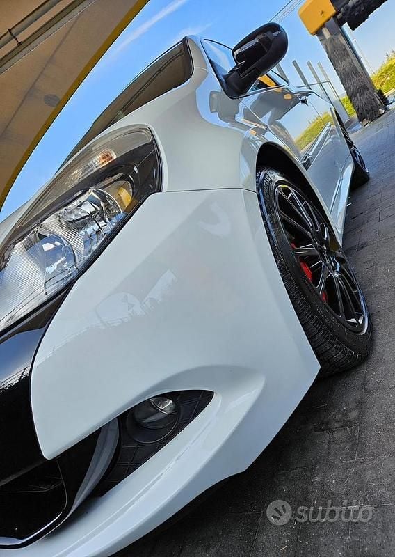 Usata Renault Clio R.S. R.S. 203 CV (149 kW) 2009 Bianco Utilitaria