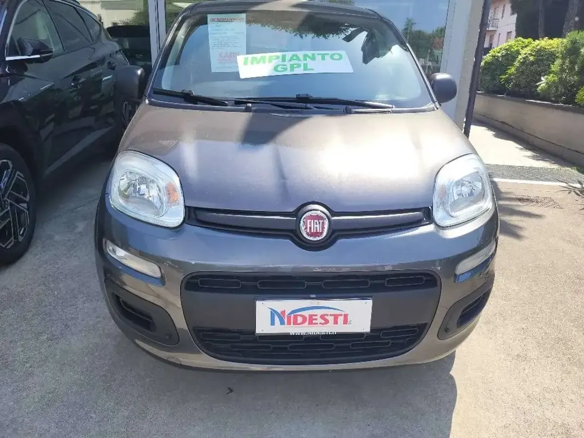 Usata Fiat Panda Easy 69 CV (50 kW) 2018 Grigio scuro metallizzato Utilitaria