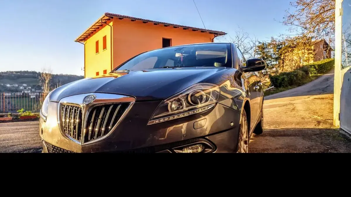 Usata Lancia Delta 120 CV (88 kW) 2010 Utilitaria