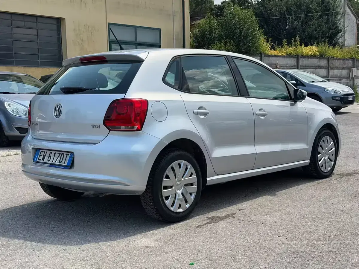 Usata VW Polo Trendline 75 CV (55 kW) 2014 Grigio Berlina