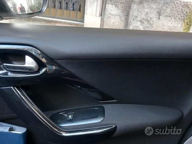 Usata Peugeot 208 2014 Bianco Utilitaria