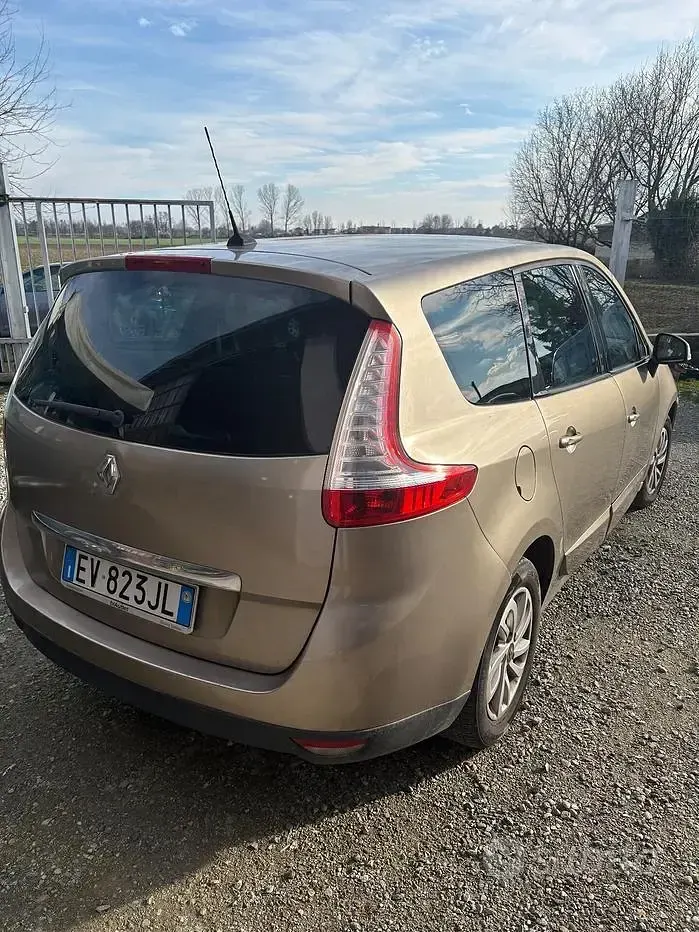 Usata Renault Scénic III 110 CV (80 kW) 2014 Marrone Monovolume