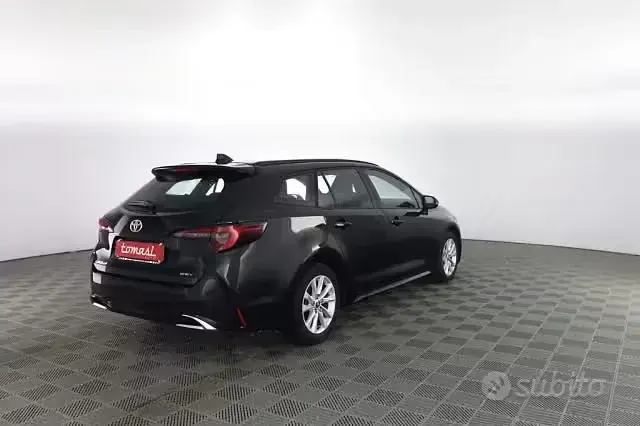 Usata Toyota Corolla Active 98 CV (72 kW) 2026 Nero Station wagon