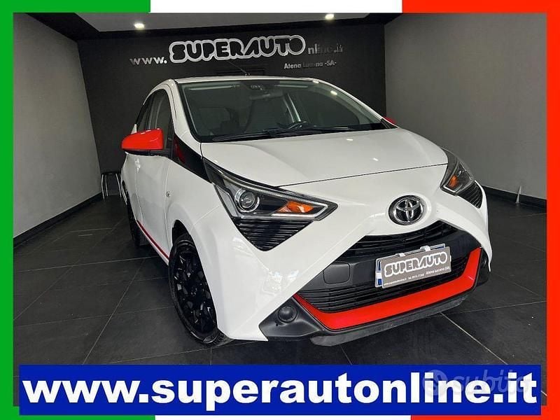 Bianco Usata 2021 Toyota Aygo Connect Style Due volumi | 10.900 € (Buon prezzo) - Immagine 1/4