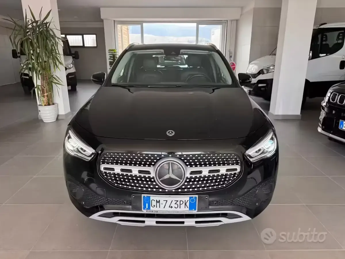 Usata Mercedes GLA200 150 CV (110 kW) 2023 Nero SUV