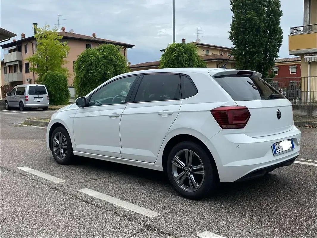 Usata VW Polo R-line 95 CV (69 kW) 2021 Bianco Utilitaria