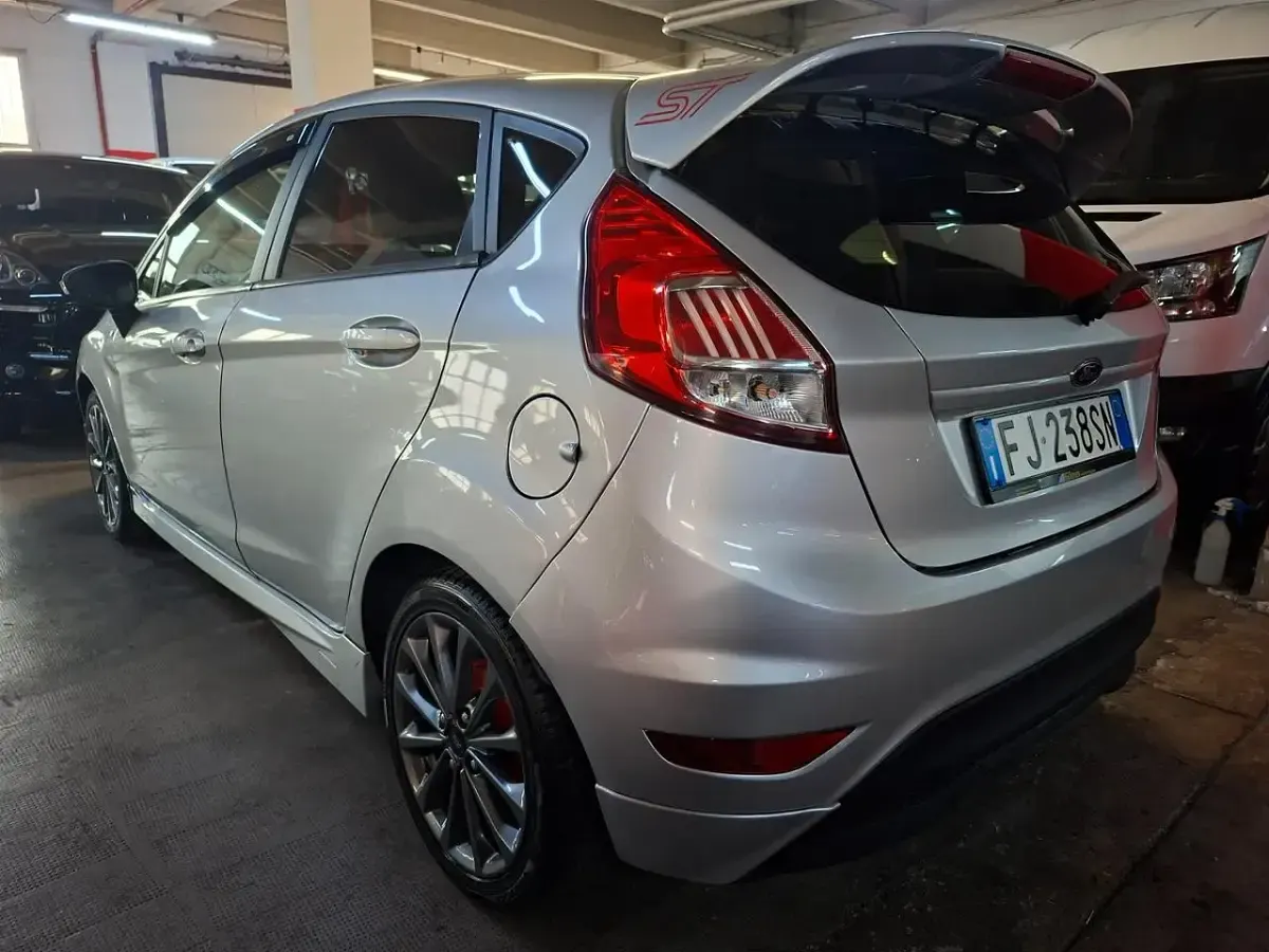 Gebraucht Ford Fiesta ST-Line 75 PS (55 kW) 2017 Silber Kleinwagen