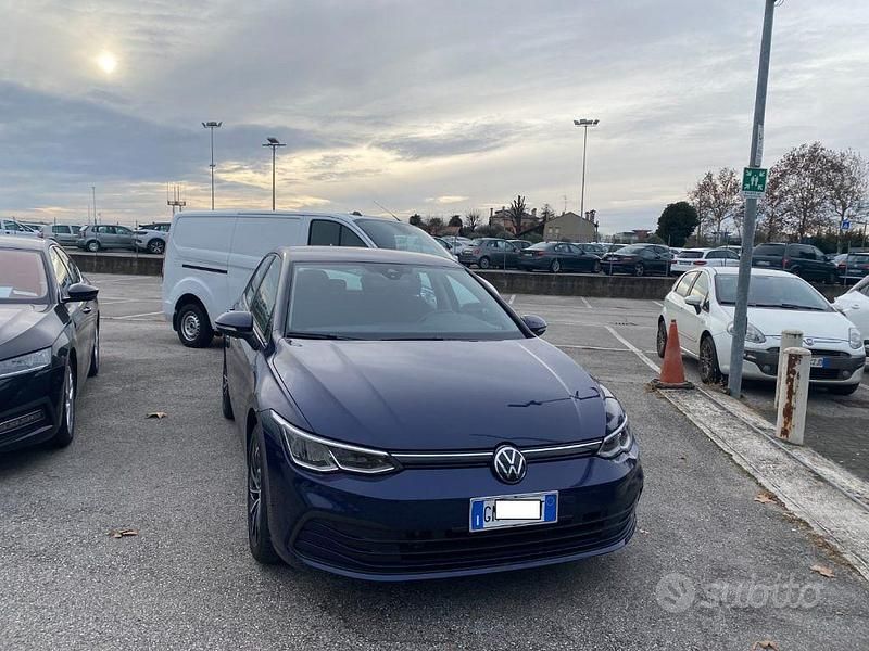 Usata VW Golf VIII Life 110 CV (80 kW) 2023 Blu Berlina