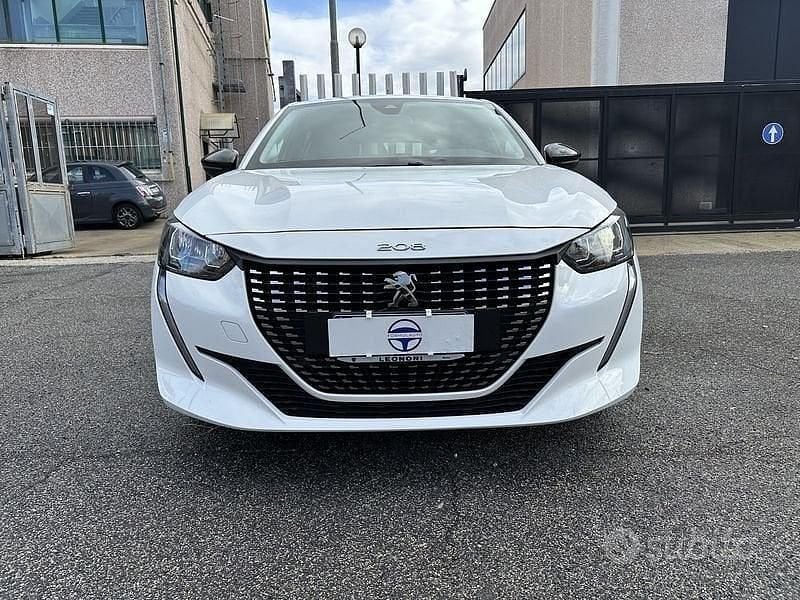 Usata Peugeot 208 Allure 101 CV (74 kW) 2023 Bianco Utilitaria