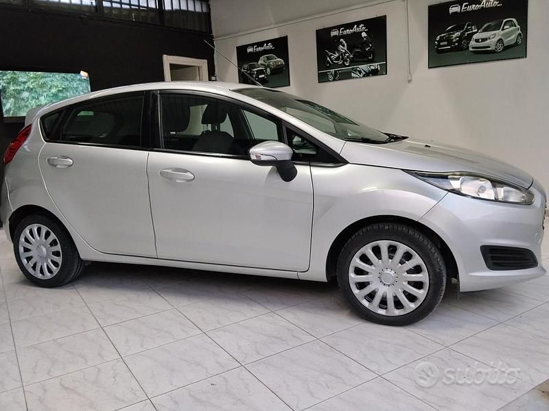 Second-hand Ford Fiesta 80 CP (58 kW) 2013 Gri Hatchback