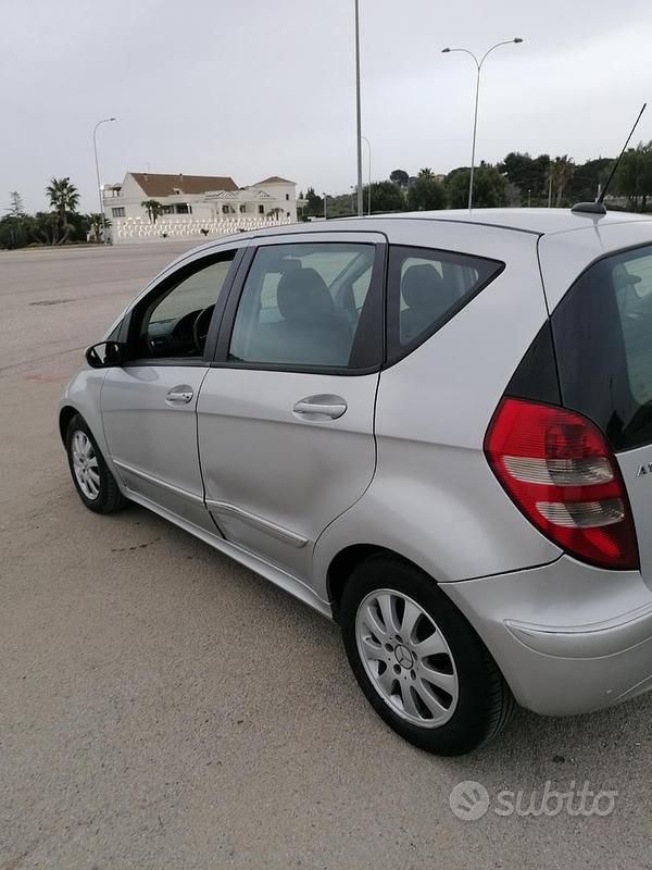 Usata Mercedes A180 109 CV (80 kW) 2004 Grigio Berlina
