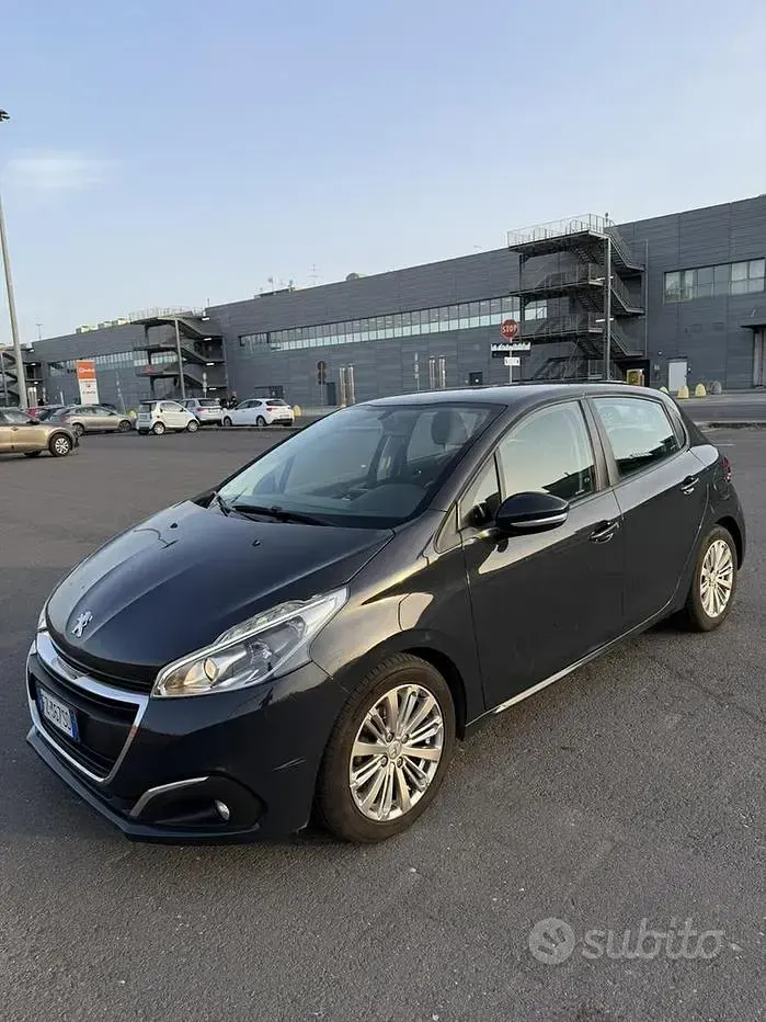 Usata Peugeot 208 102 CV (75 kW) 2019 Grigio Utilitaria