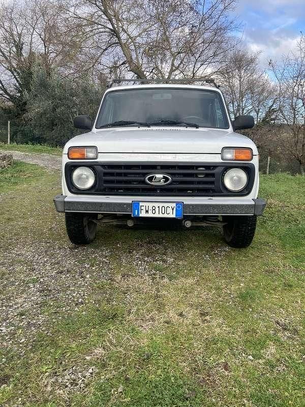 Usata Lada niva 75 CV (55 kW) 2019 Bianco SUV