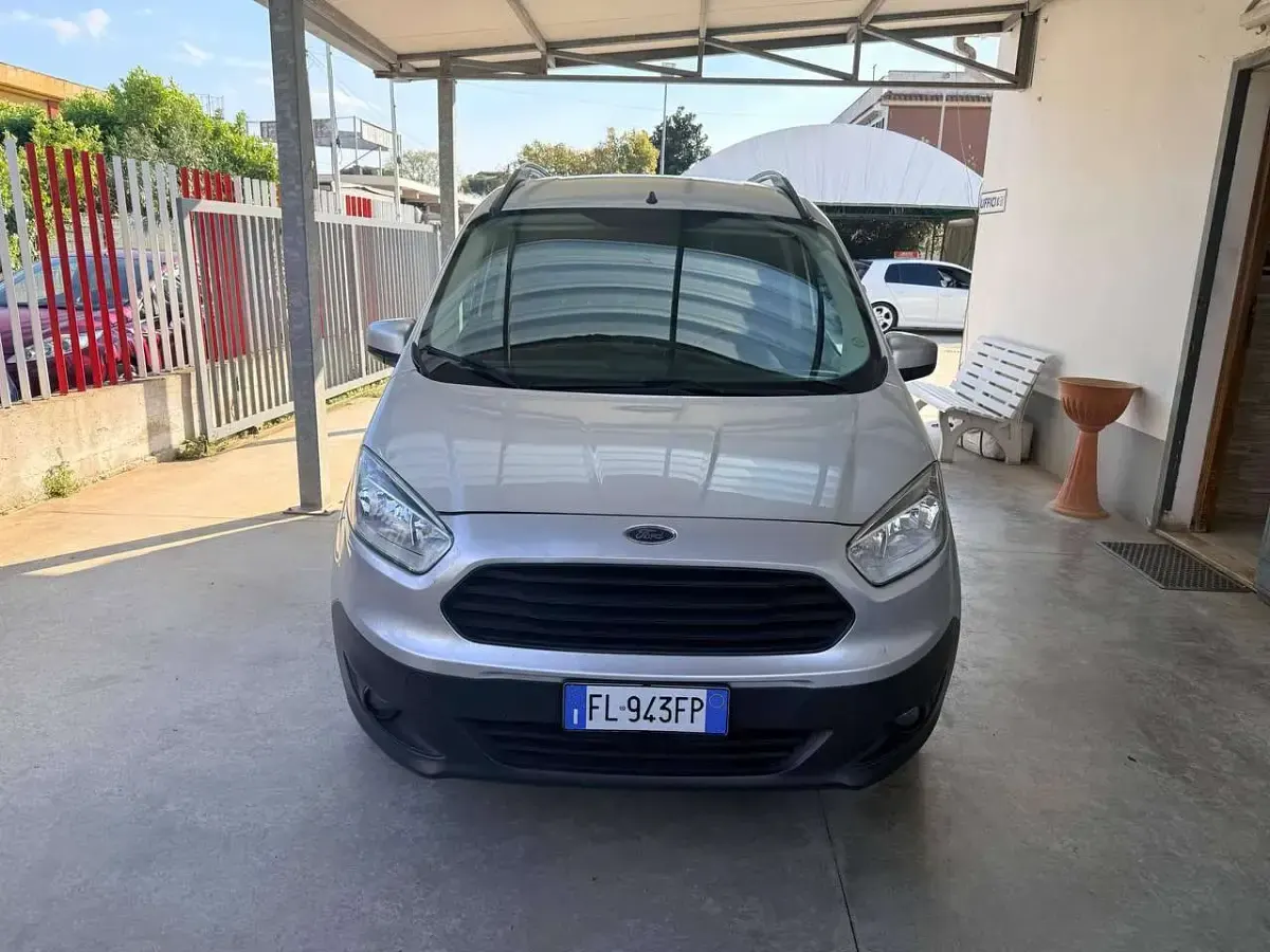 Usata Ford Transit Courier 75 CV (55 kW) 2017 Argento Furgone