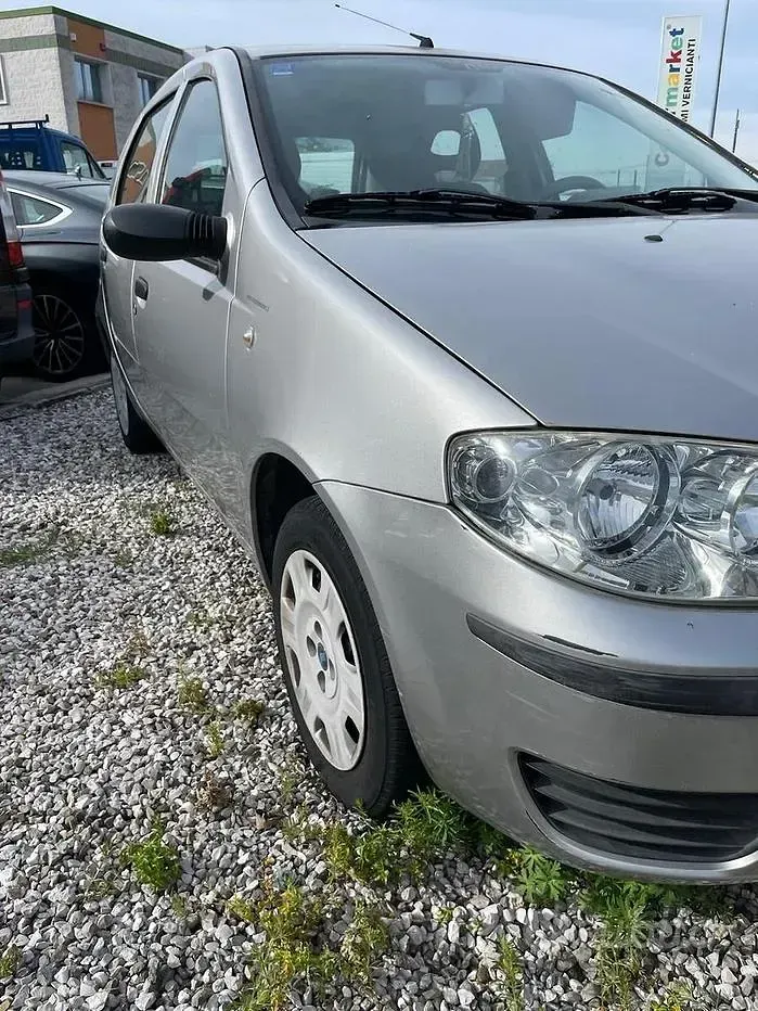 Usata Fiat Punto 60 CV (44 kW) 2004 Grigio Utilitaria