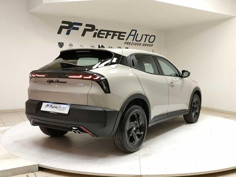 Usata Alfa Romeo Junior 136 CV (100 kW) 2025 Beige SUV