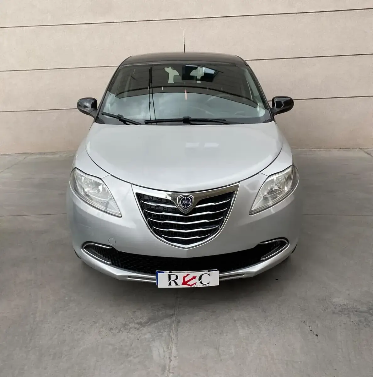Usata Lancia Ypsilon 69 CV (50 kW) 2014 Argento Utilitaria
