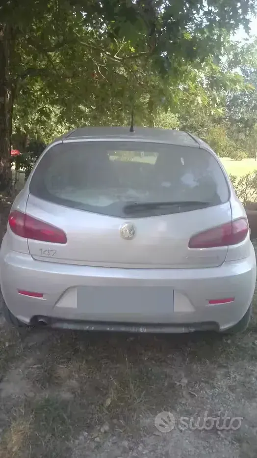 Usata Alfa Romeo 147 105 CV (77 kW) 2007 Grigio Utilitaria