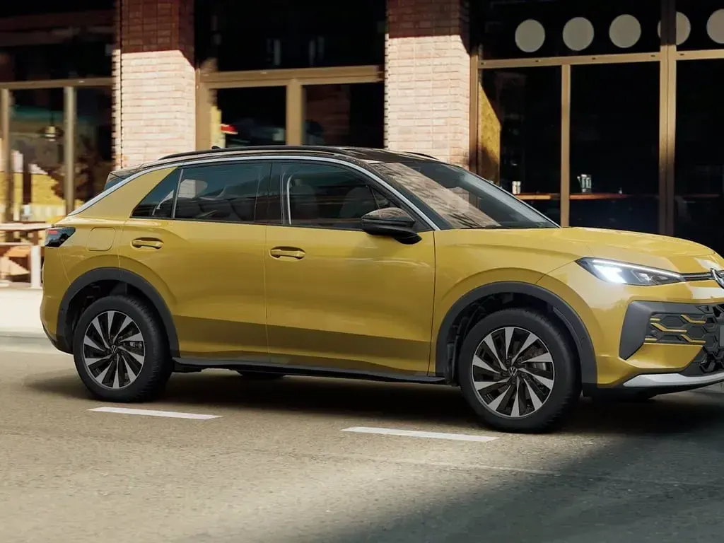 Nuova VW T-Roc Life 116 CV (85 kW) 2026 Canary yellow nero SUV