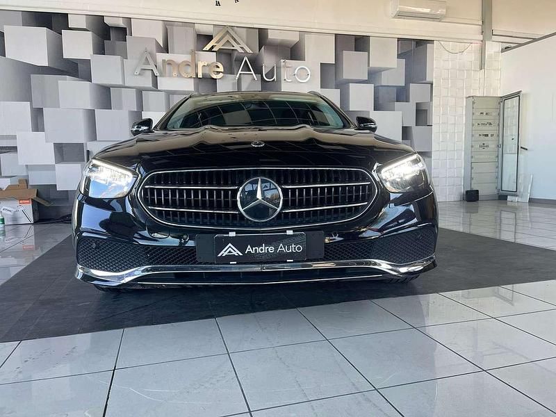 Usata Mercedes E200 Premium 160 CV (117 kW) 2022 Nero ossidiana metall Station wagon