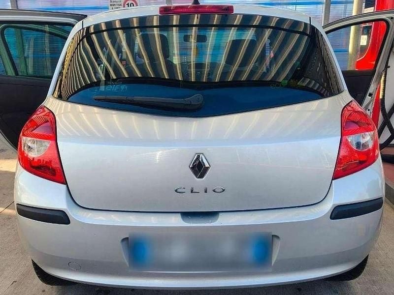 Occasion Renault Clio III LE 86 PK (63 kW) 2008 Zilver Sedan