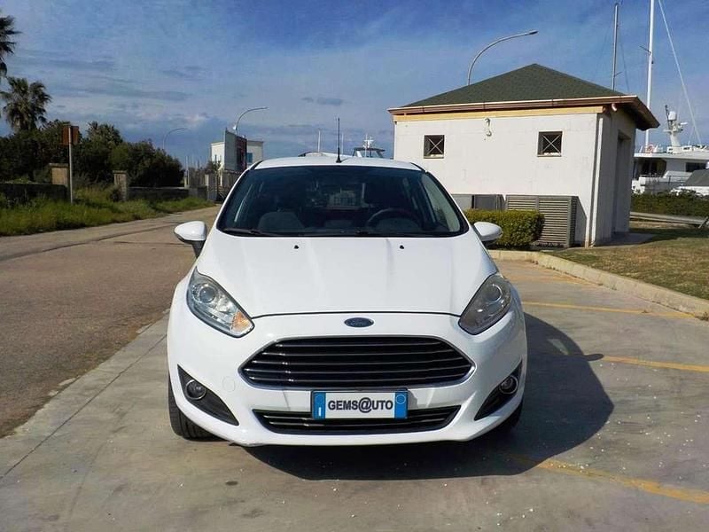 Usata Ford Fiesta Titanium 75 CV (55 kW) 2015 Bianco Berlina