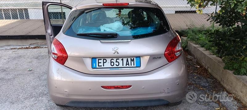 Usata Peugeot 208 68 CV (50 kW) 2012 Utilitaria