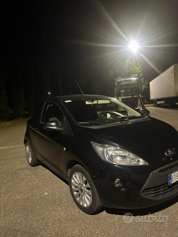 Nero Usata 2013 Ford Ka Utilitaria | 4000 € (Buon prezzo) - Immagine 1/4