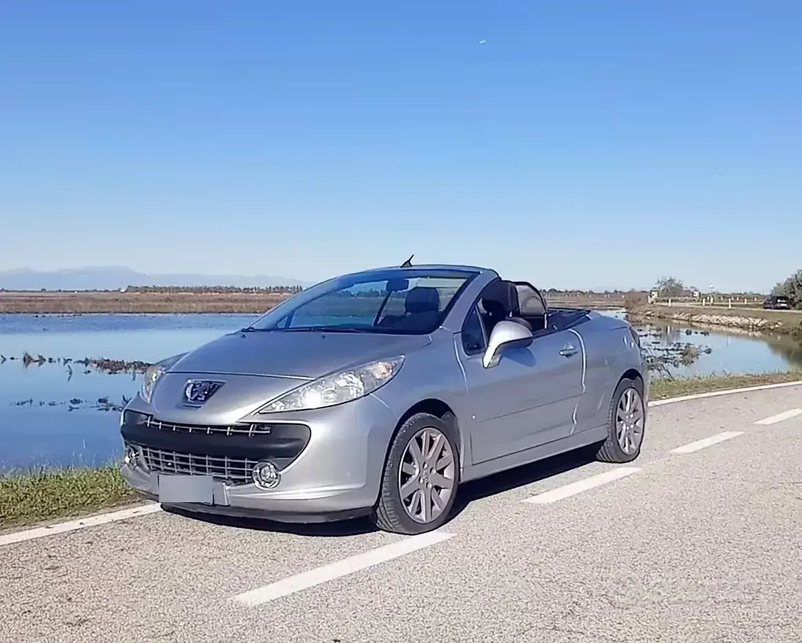 Usata Peugeot 207 CC 120 CV (88 kW) 2010 Grigio Cabrio
