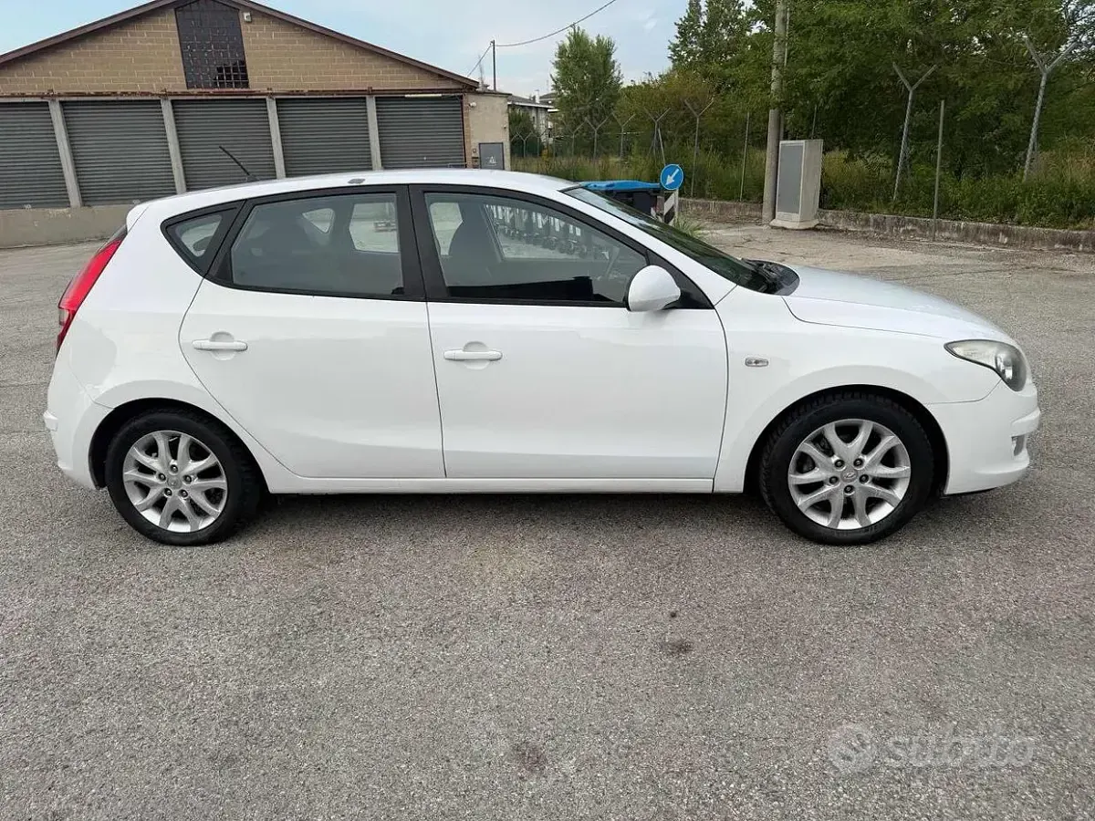 Usata Hyundai i30 Limited 90 CV (66 kW) 2010 Bianco Berlina
