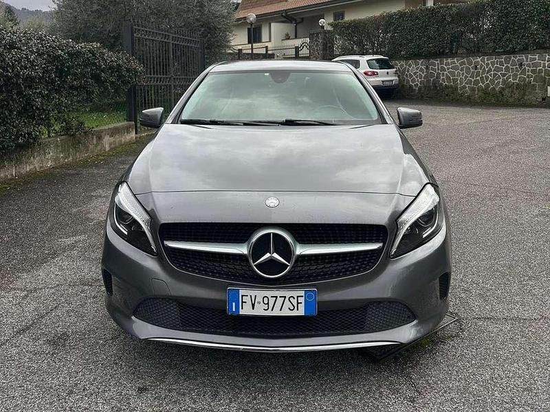 Usata Mercedes A180 Premium 109 CV (80 kW) 2016 Grigio Berlina