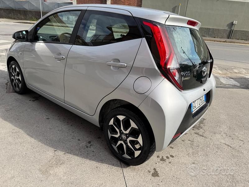 Usata Toyota Aygo 72 CV (52 kW) 2020 Grigio Utilitaria