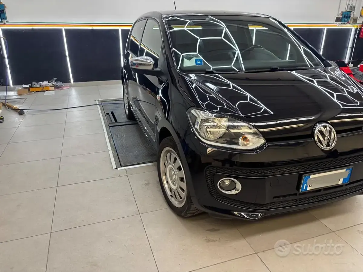 Usata VW up! 68 CV (50 kW) 2015 Nero Utilitaria
