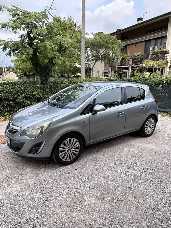 Usata Opel Corsa Edition 86 CV (63 kW) 2014 Utilitaria