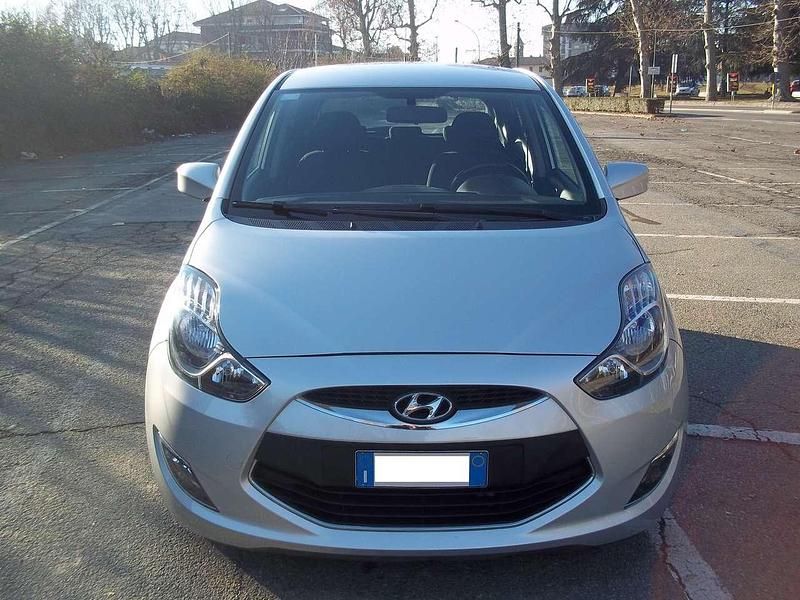 Usata Hyundai ix20 90 CV (66 kW) 2015 Argento Utilitaria