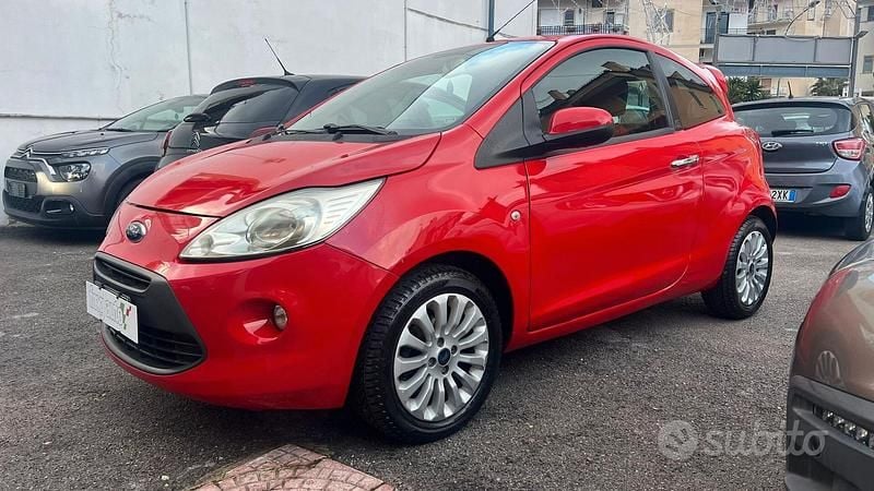 Rosso Usata 2015 Ford Ka Titanium Tre volumi | 5990 € (Buon prezzo) - Immagine 1/4
