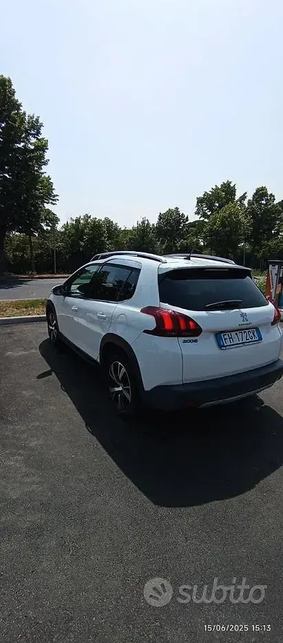 Usata Peugeot 2008 Allure 100 CV (73 kW) 2017 Bianco SUV