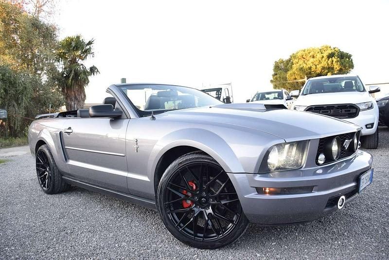 Usata Ford Mustang GT 213 CV (156 kW) 2007 Grigio Cabrio