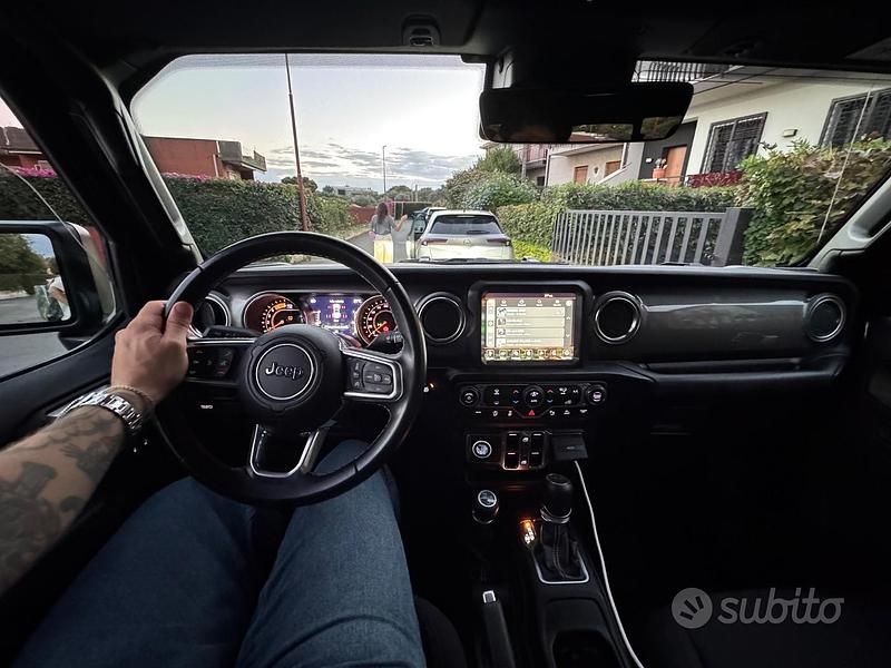 Usata Jeep Gladiator Overland 264 CV (194 kW) 2023 Nero Pick-up