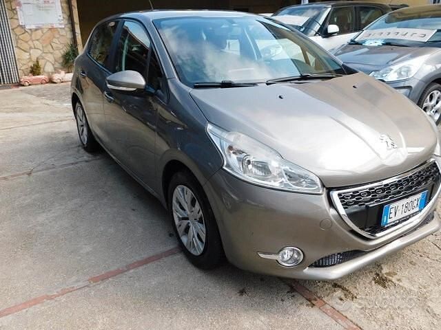 Usata Peugeot 208 Allure 95 CV (69 kW) 2014 Marrone Utilitaria